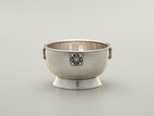 unknown%20silversmith%2C%20%3Cb%3E%3Ci%3E%20Footed%20Bowl%3C%2Fi%3E%3C%2Fb%3E%2C%201919%2C%20sterling%20silver%2C%20The%20Margo%20Grant%20Walsh%2020th%20Century%20Silver%20and%20Metalworks%20Collection%2C%20no%20known%20copyright%20restrictions%2C%202001.129.24